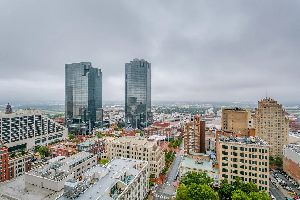 Fort Worth Highrise in the Downtown Area by Mission Accomplished Interior Design & Staging - Photo 9