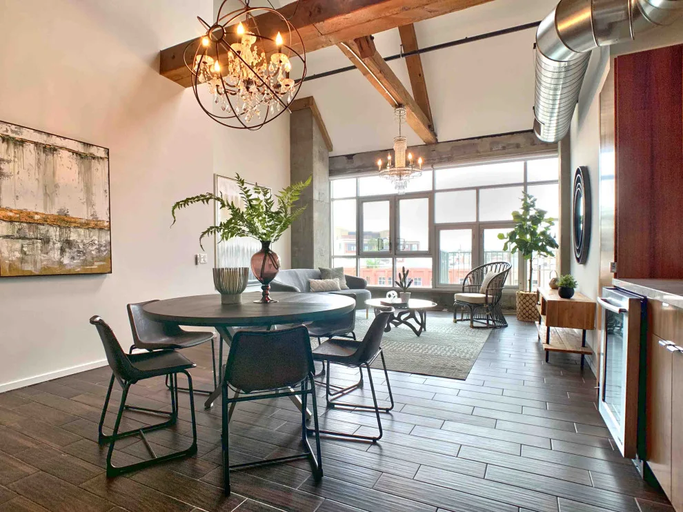 Urban Loft by Hyelee Design & Staging Avenue - Photo 4