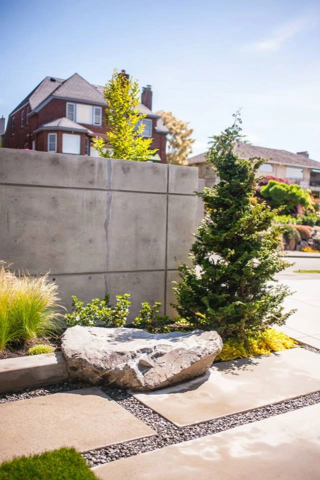 Modern Home by Mi Fiori Landscape LLC - Photo 3