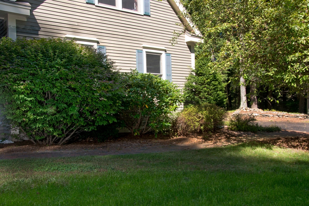 Traditional Front Yard by Michael Therrien Landscaping, LLC - Photo 2