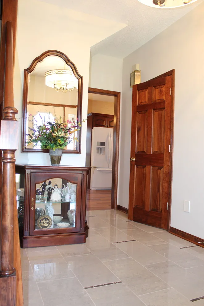 Entrance Hall by Michelle Peller White Chochkey's - Photo 3