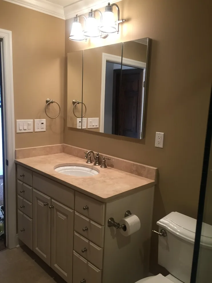 Frings corridor restroom by Sylvie Del Duca Interior Designs Services - Photo 4