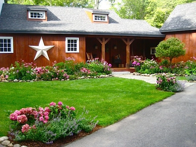 Perennial Color by Miracle Farms Landscape Contractors - Photo 6