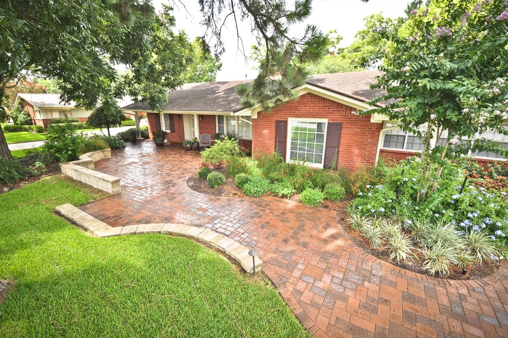 Decks, Courtyards, and Patios by Mirror Lake Designs - Photo 11