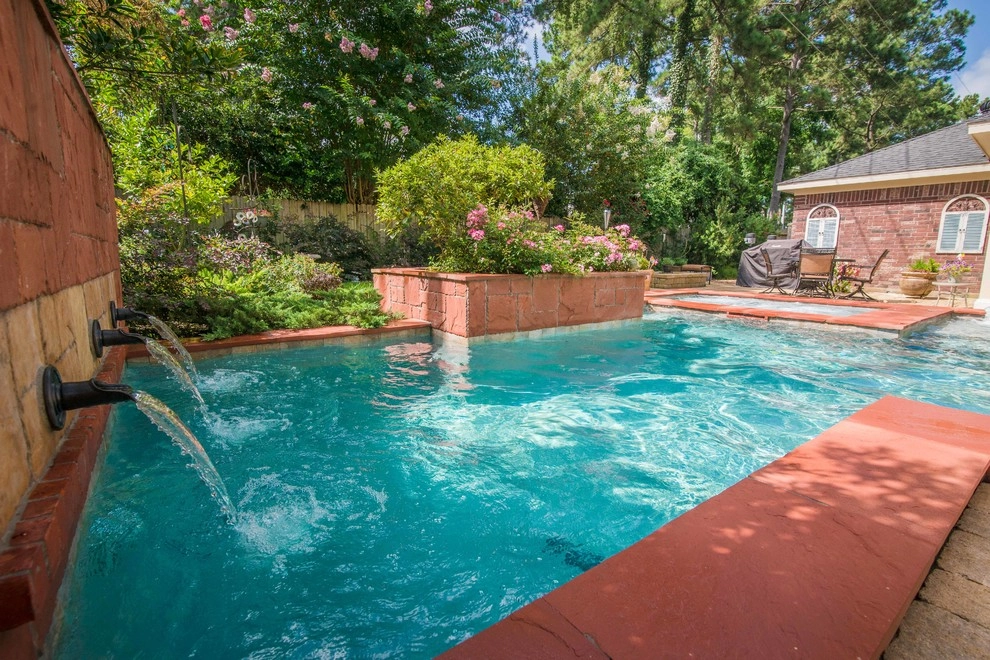 Small Courtyard Pool Design by Mirror Lake Designs - Photo 4