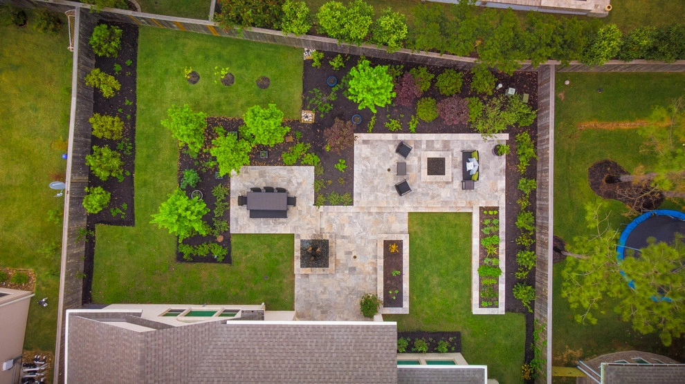 Contemporary Backyard for Entertainment by Mirror Lake Designs - Photo 6