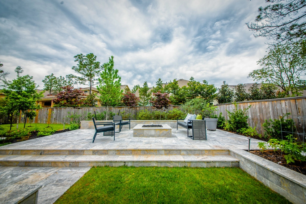 Contemporary Backyard for Entertainment by Mirror Lake Designs - Photo 2