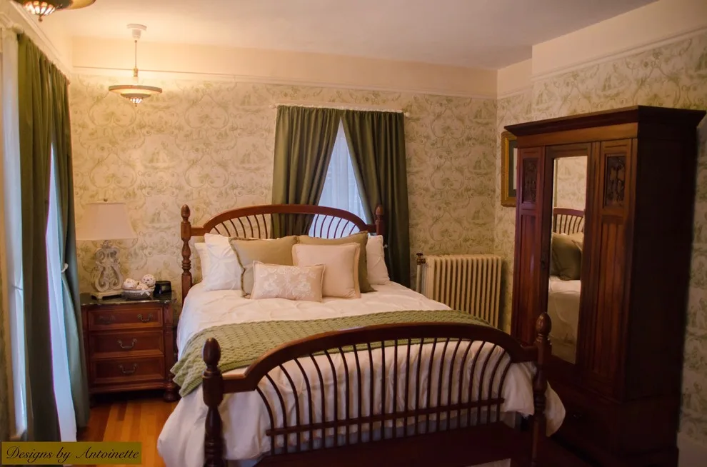 Majestic Colonial Inn and Breakfast by Tina Marie Interiors - Photo 14