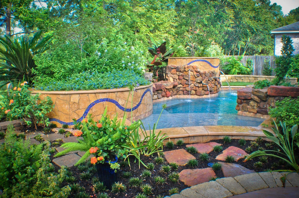 Courtyard Pools by Mirror Lake Designs - Photo 12