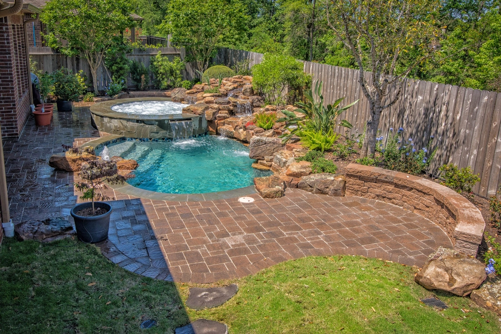 Courtyard Pool and Spa by Mirror Lake Designs - Photo 2