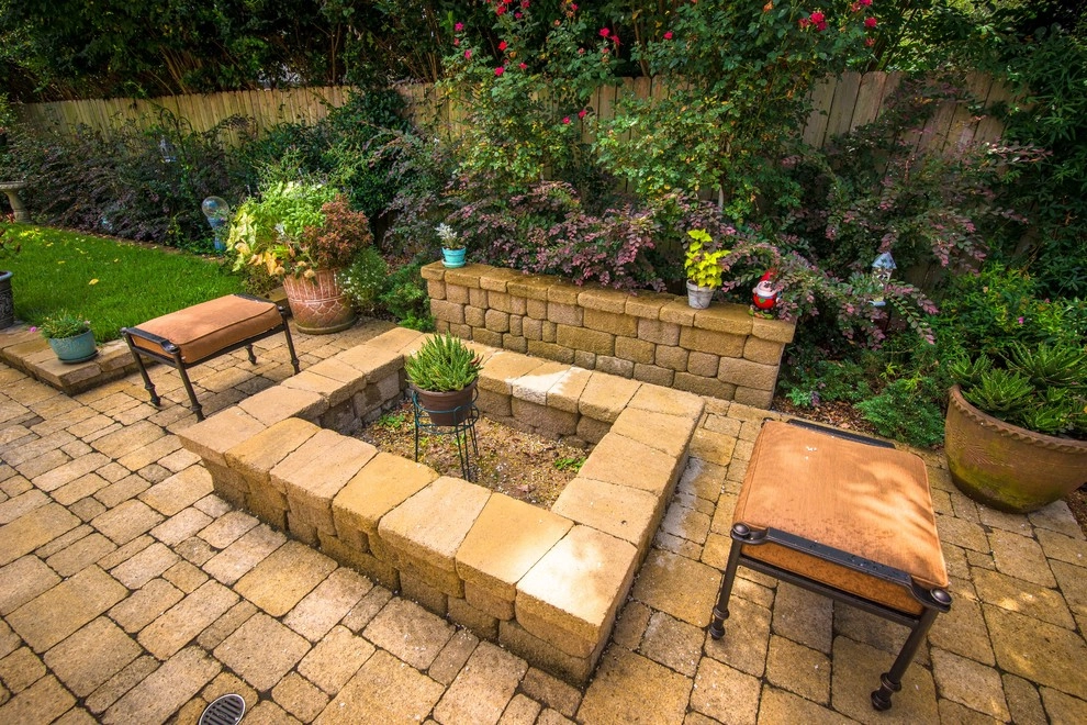 Small Courtyard Pool Design by Mirror Lake Designs - Photo 6