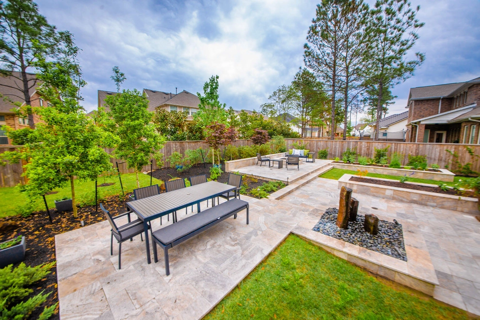 Contemporary Backyard for Entertainment by Mirror Lake Designs - Photo 3