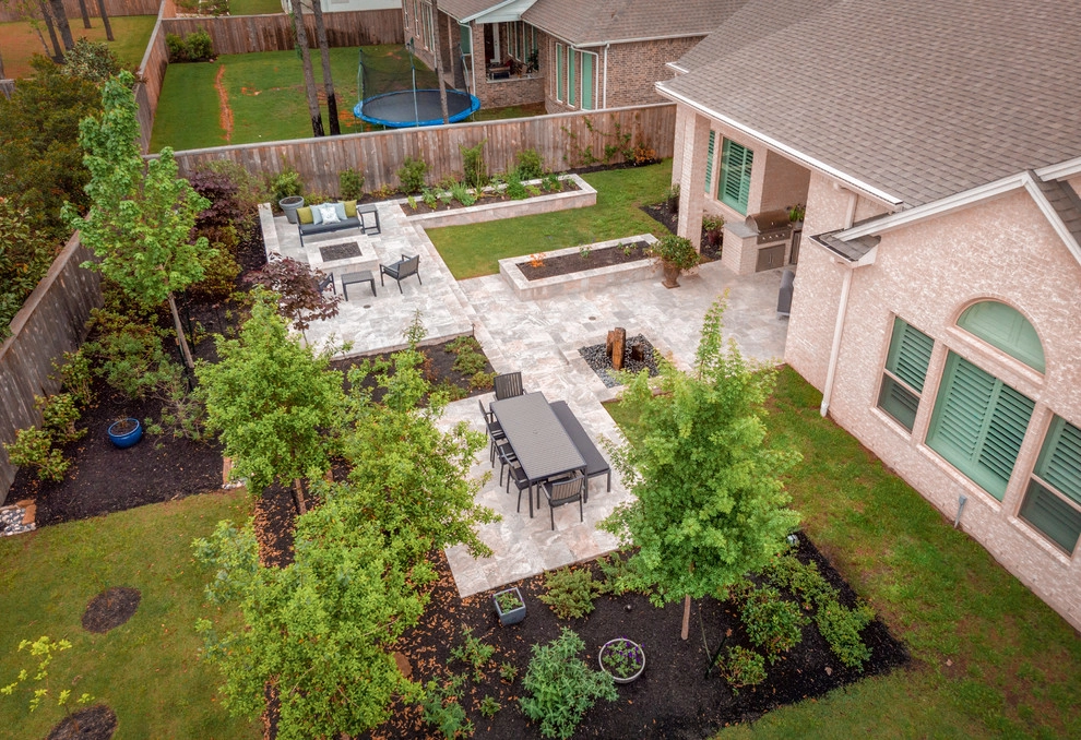 Contemporary Backyard for Entertainment by Mirror Lake Designs - Photo 7