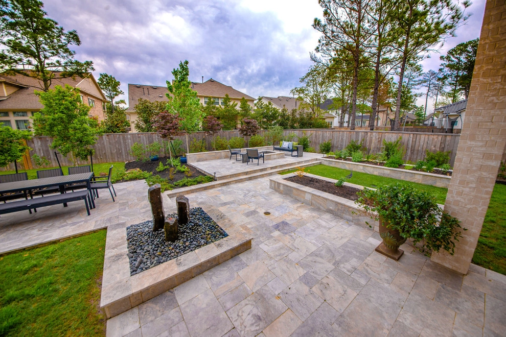 Contemporary Backyard for Entertainment by Mirror Lake Designs - Photo 4