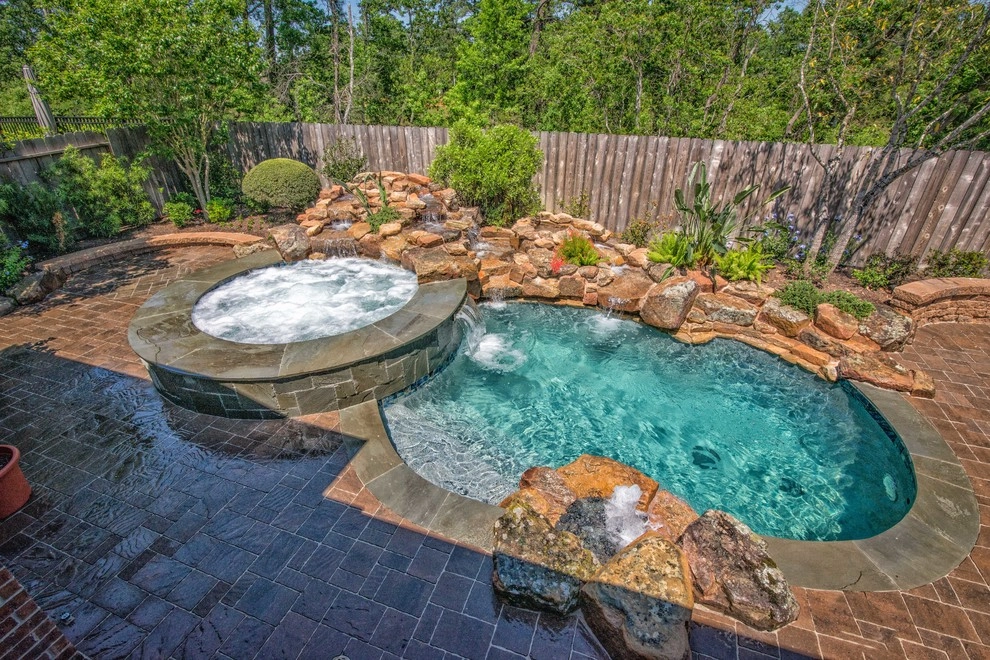 Courtyard Pool and Spa by Mirror Lake Designs - Photo 4