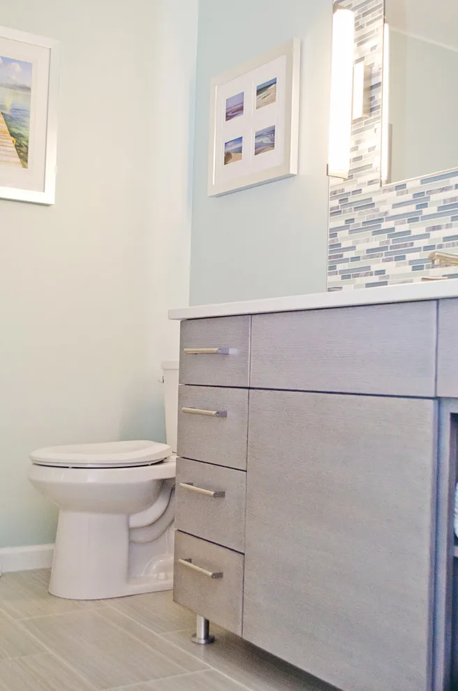 Modern guest bathroom by L B Interiors LLC - Photo 4