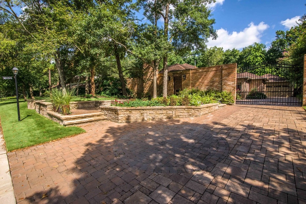 Front Courtyard Entry by Mirror Lake Designs - Photo 2