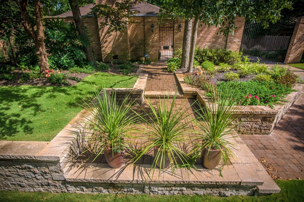 Front Courtyard Entry by Mirror Lake Designs - Photo 3