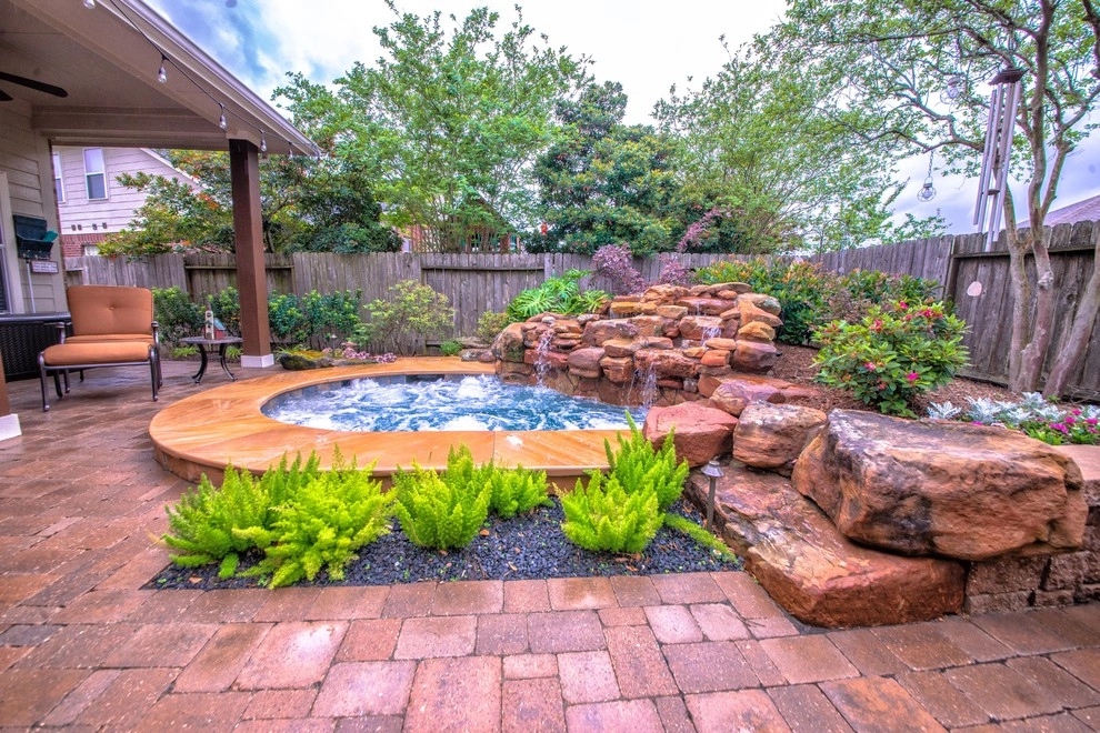 Intimate Backyard Oasis by Mirror Lake Designs - Photo 2