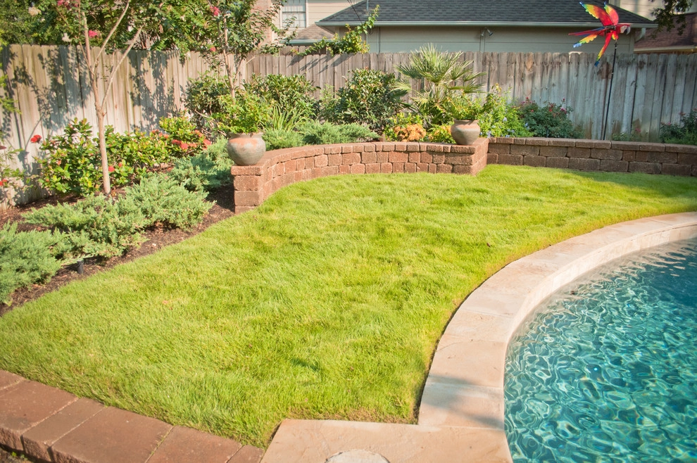 Decks, Courtyards, and Patios by Mirror Lake Designs - Photo 4