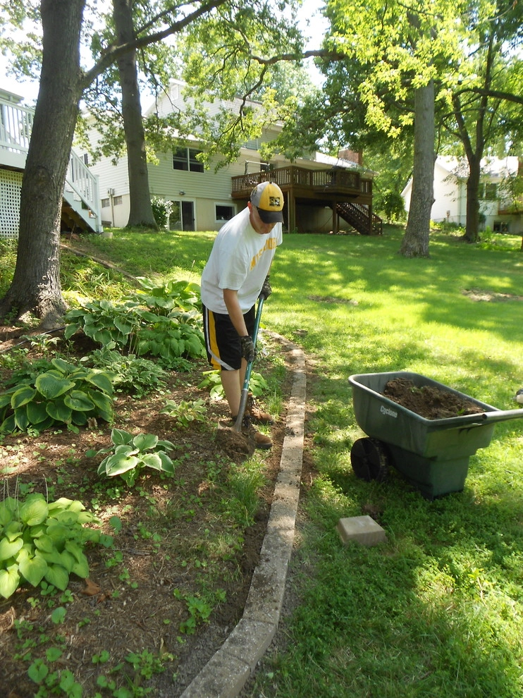 Mizzou Crew Landscaping - Photo 12