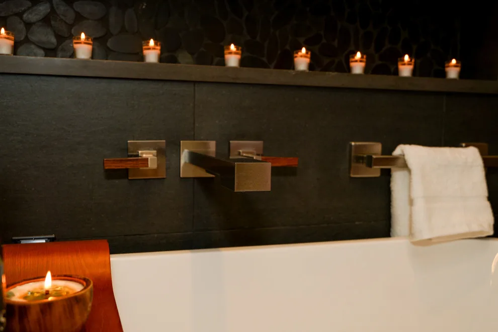 Contemporary Hawaiian Main Bathroom by Heather DeMoras Design Consultants Inc. - Photo 7