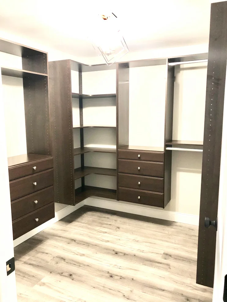 Laundry Area and Walk-in Wardrobes by EDV Home Design - Photo 2