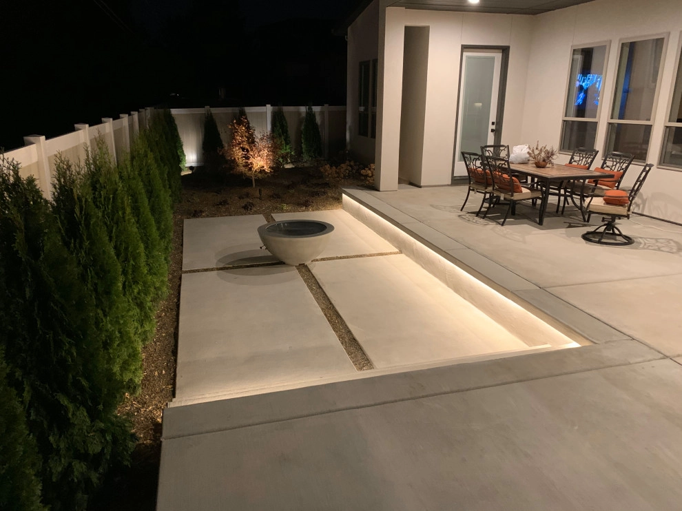 Concrete Patio by Modern Landscape - Photo 4