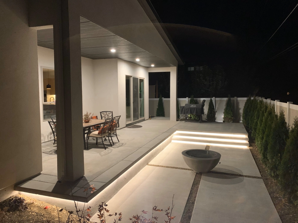 Concrete Patio by Modern Landscape - Photo 2