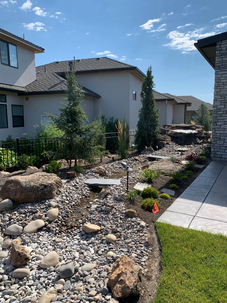 Outdoor Kitchen and Water Feature by Modern Landscape - Photo 4