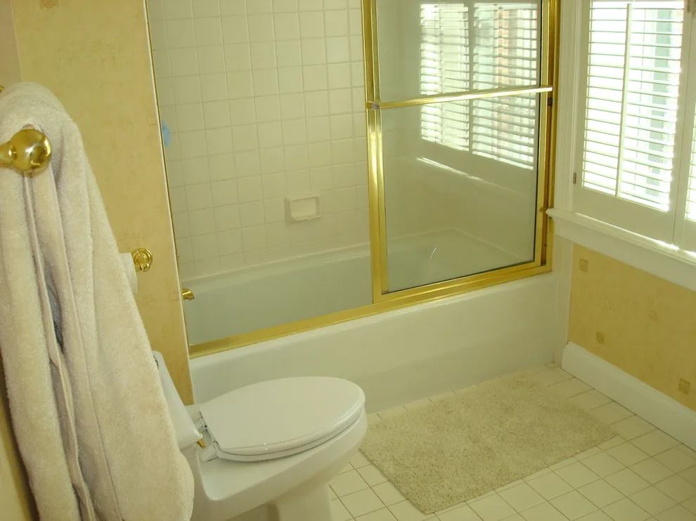Home Bathroom by O J Laughlin Plumbing Co - Photo 9