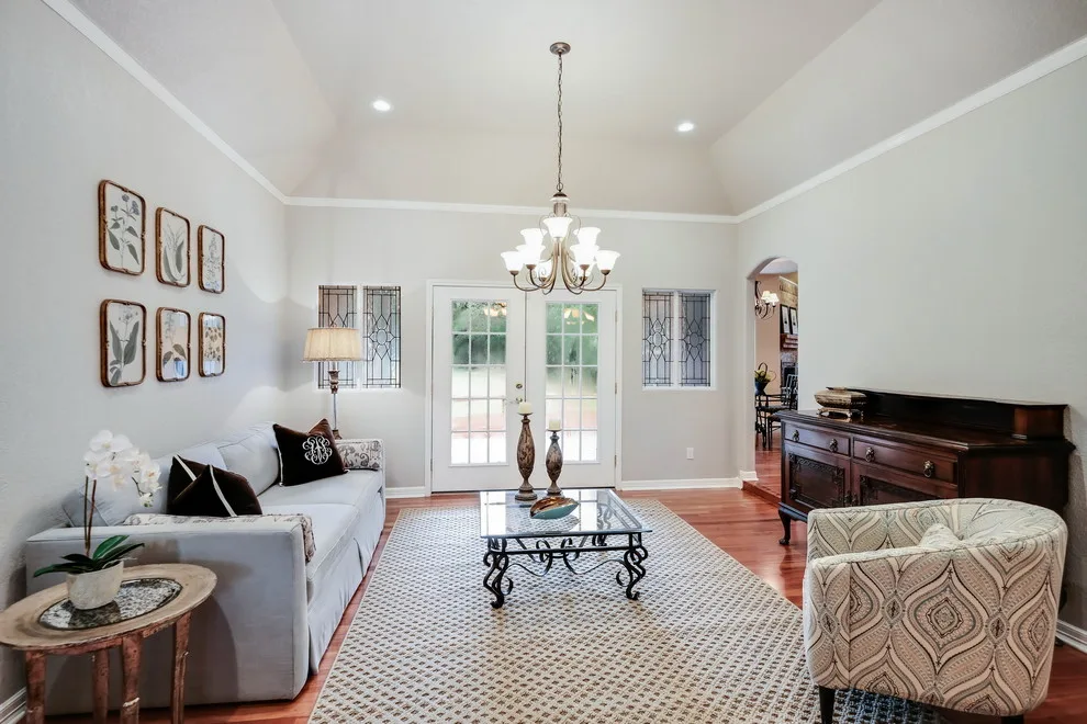 Garden Ridge TX Home Staging and Styling by Mummeinteriors - Photo 6