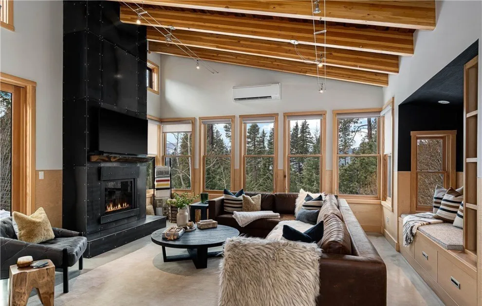 Woods Escape: Contemporary Cabin by Nest Design Studio LLC - Photo 2