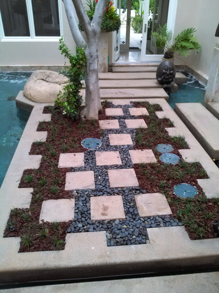 privacy hedge installation by Natur Landscape Creations - Photo 5