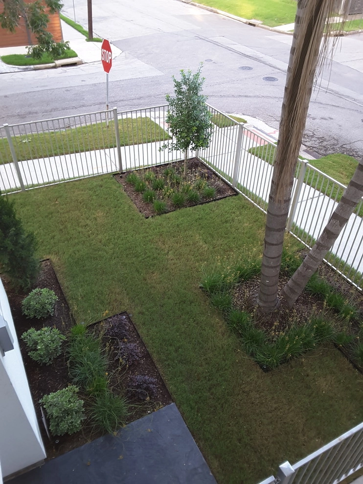 Minimal Landscape and Patio by Natural Wonders Landscaping - Photo 2