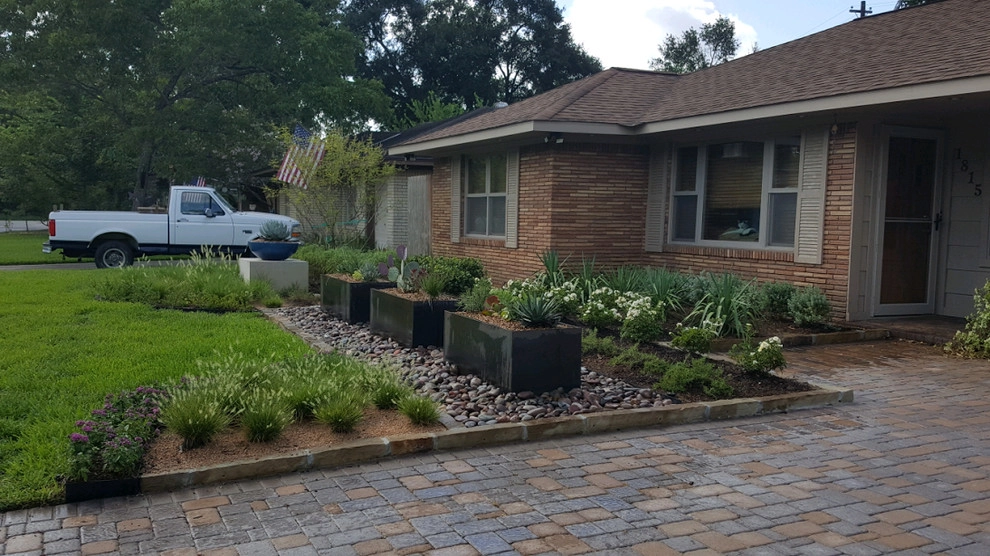 Oaks St. by Natural Wonders Landscaping - Photo 2