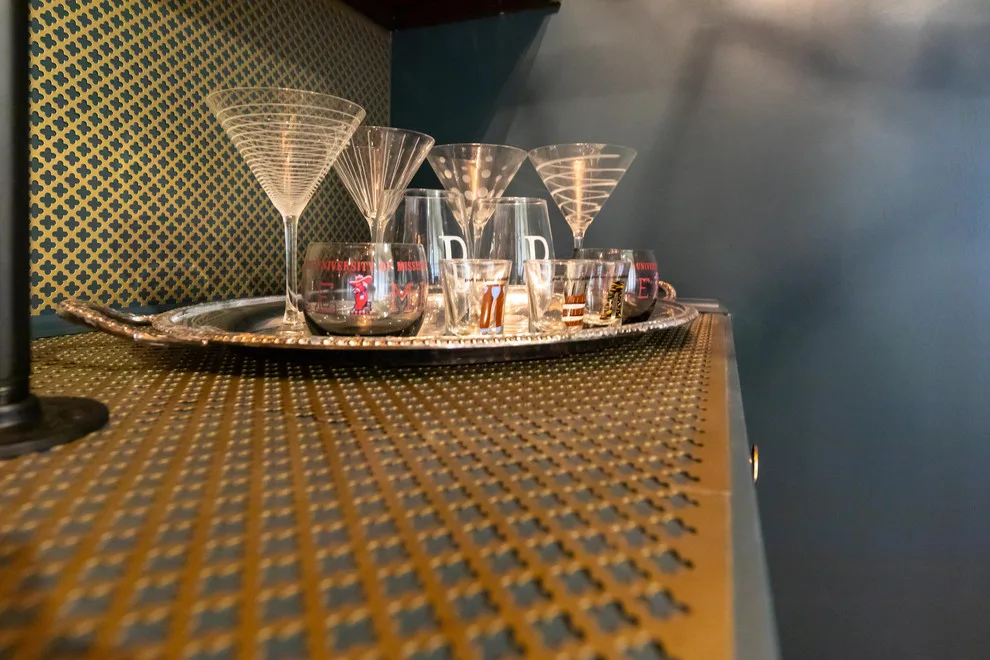 Lake Castle Dining Room and Bar by Samantha Smith Designs - Photo 21