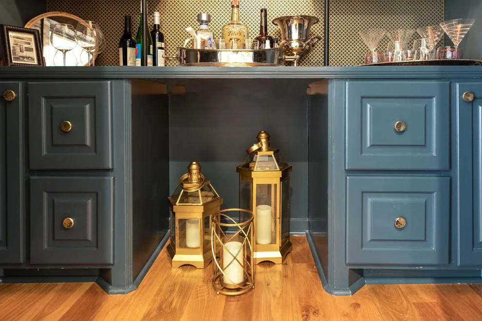Lake Castle Dining Room and Bar by Samantha Smith Designs - Photo 4