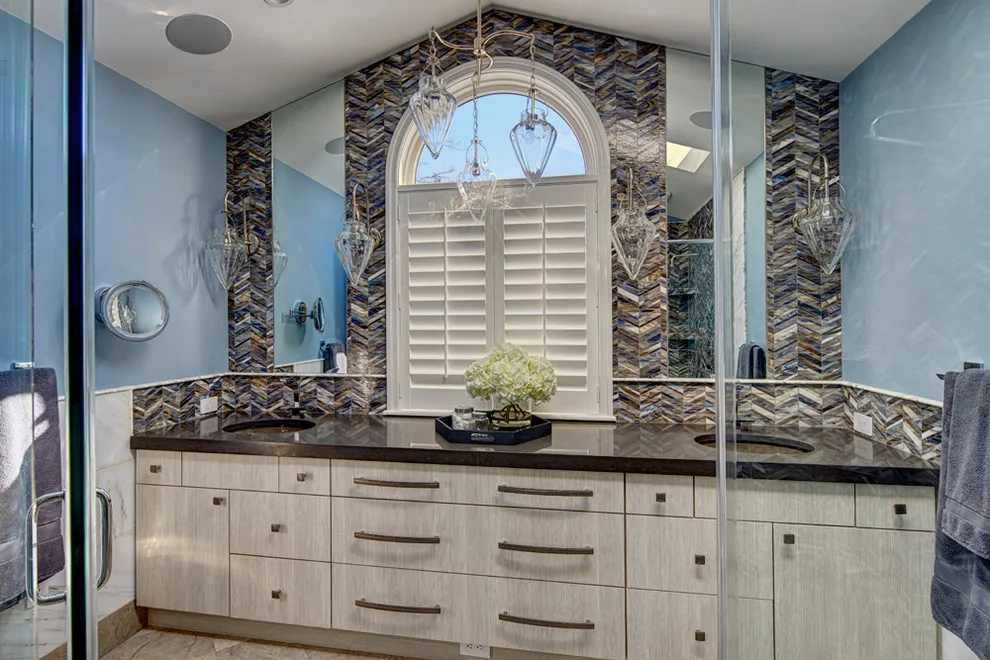 Lakeside Retreat by Lisa Limited - Photo 15