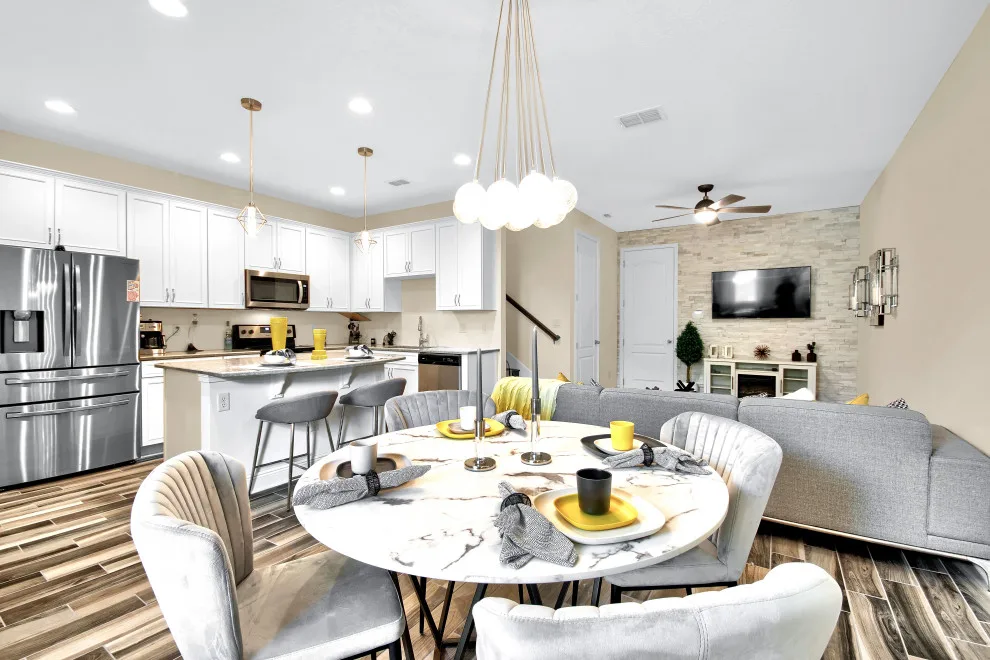 Nona Lake Townhouse by Lenore King Luxury Interiors - Photo 2