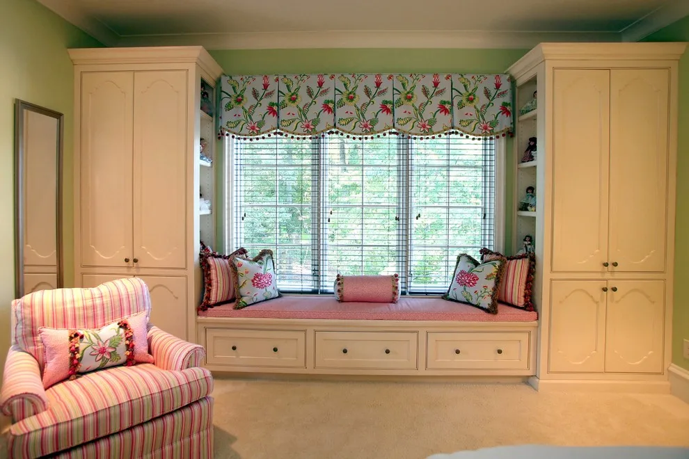 Lakeside Home by Barbara Dalton Interiors - Photo 14