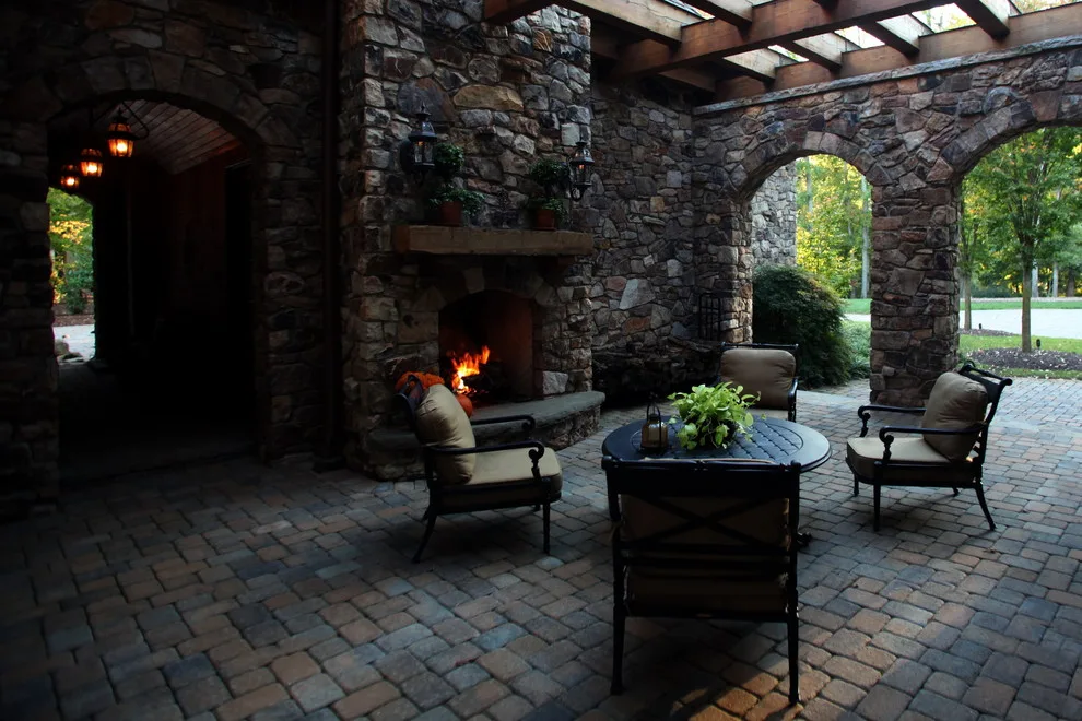 Lakeside Home by Barbara Dalton Interiors - Photo 3