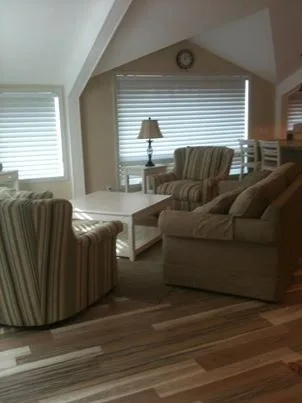 LC Cabin by The Inner Structure Interior Design - Photo 2
