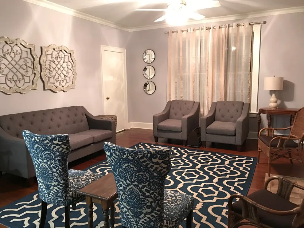 At Home Staging And Design - Photo 14