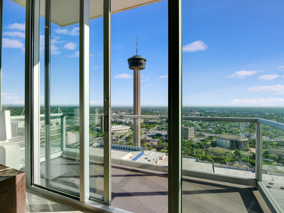 610 E Market Suite 2807 by Mummeinteriors - Photo 2