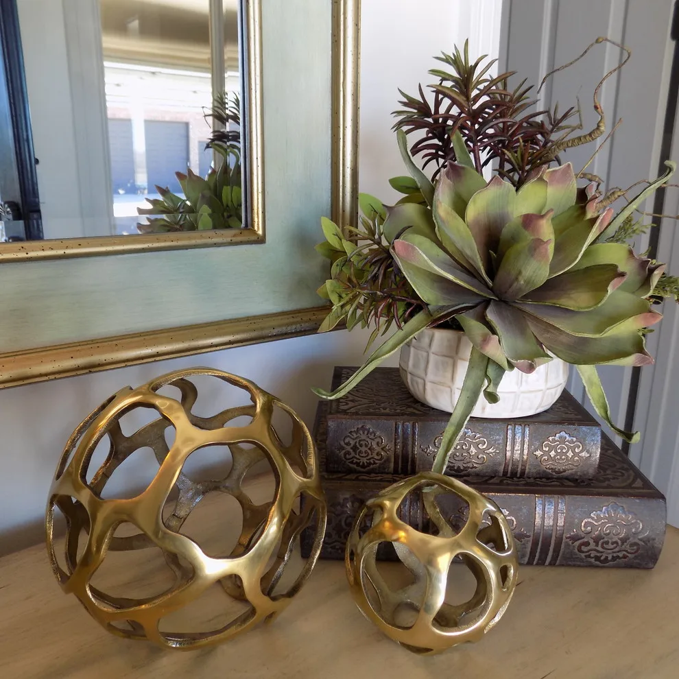 Informal entrance area from the side door by Dona Designs - Photo 3