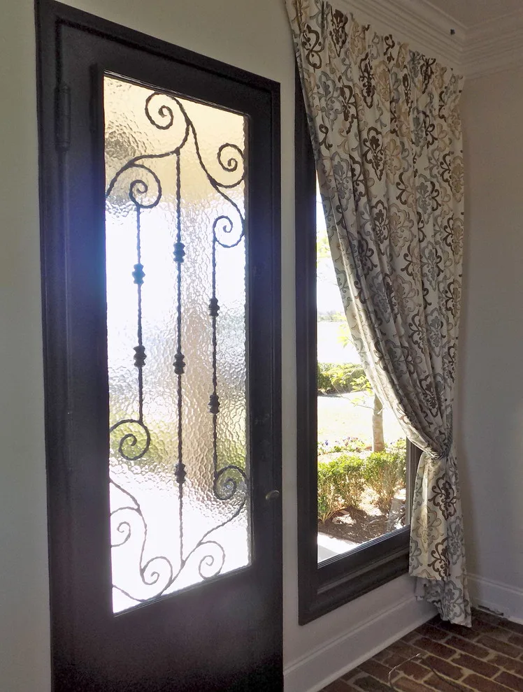 Informal entrance area from the side door by Dona Designs - Photo 2