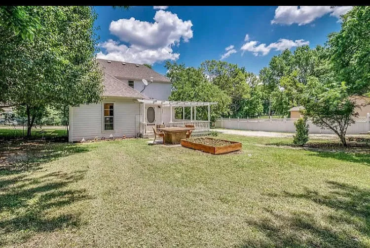 Kissing Tree Properties LLC - Photo 13