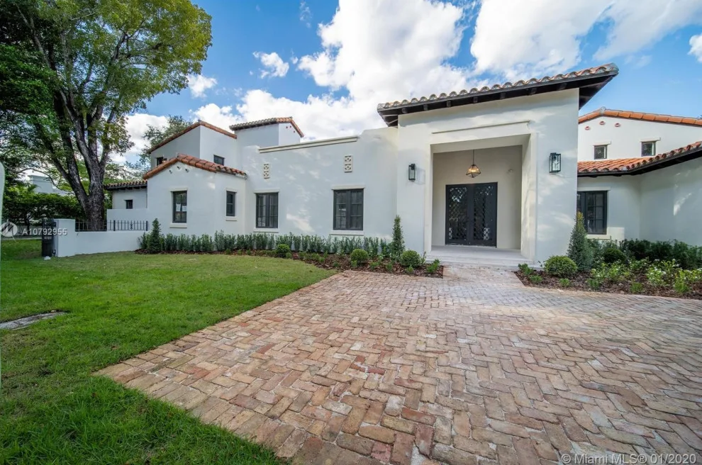 Mediterranean Renovation by Errez Design Inc. - Photo 6