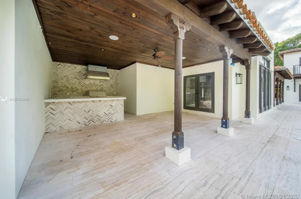 Mediterranean Renovation by Errez Design Inc. - Photo 10